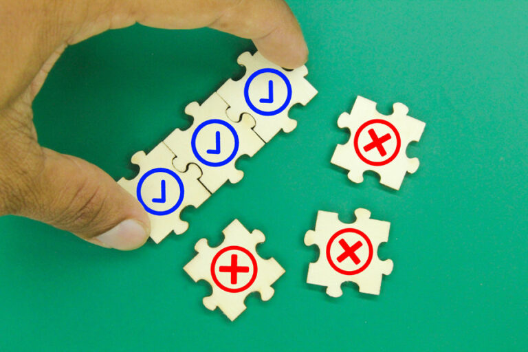 Jigsaw with incorrect icons are arranged and incorrect icons are separated.
